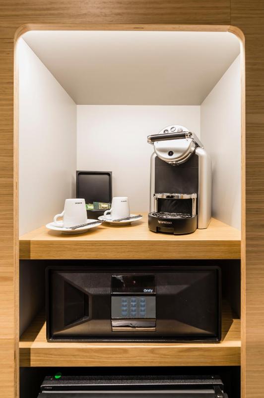 Urban Chic Standard Room with Bath image 4