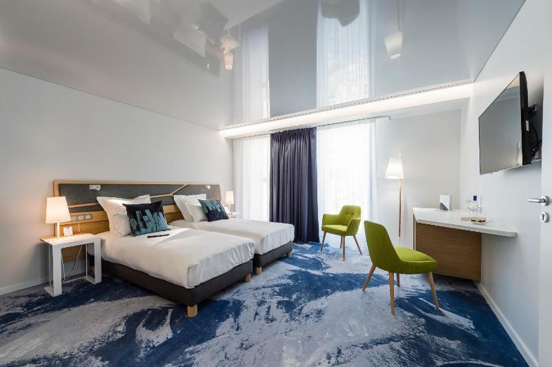 Two Adjacent Double Rooms  communicating image 3