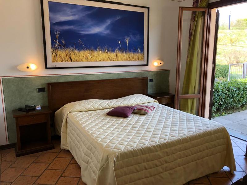 Double Room with Patio image 3