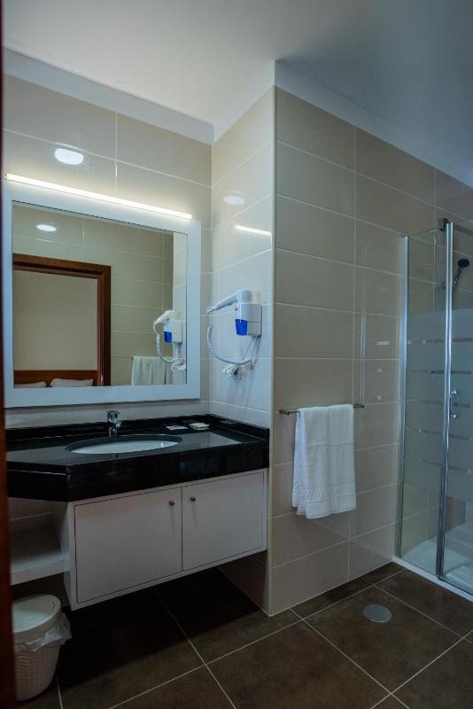 Superior Double or Twin Room with Sea View image 2