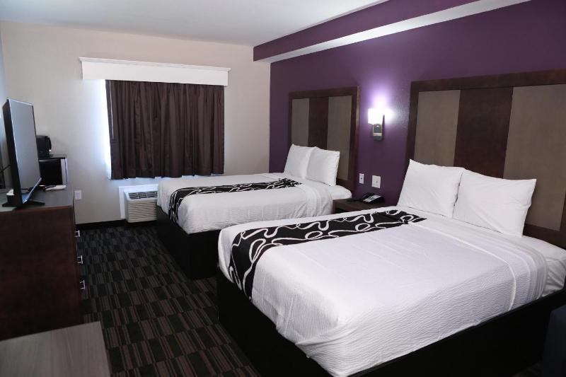 Standard Double Room image 4