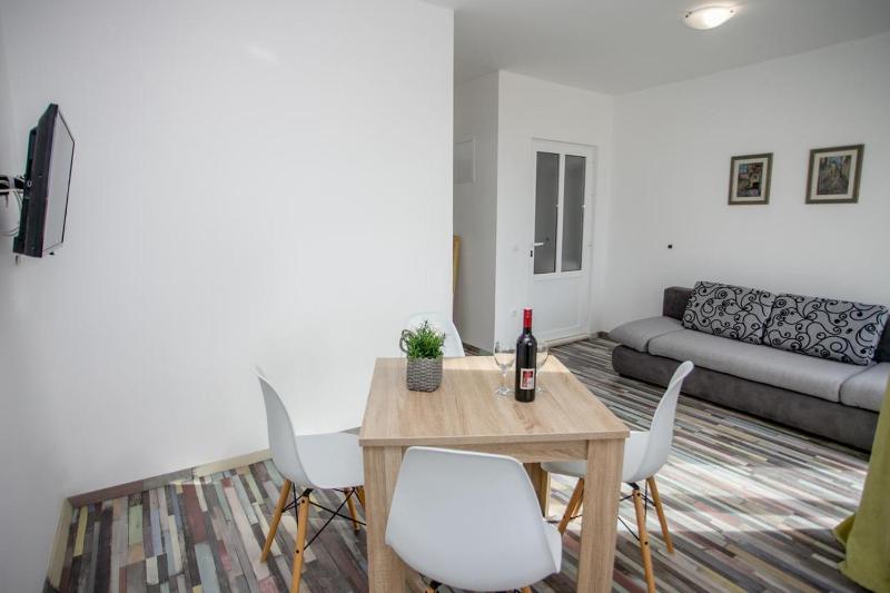 One-Bedroom Apartment with Terrace and Sea View image 1