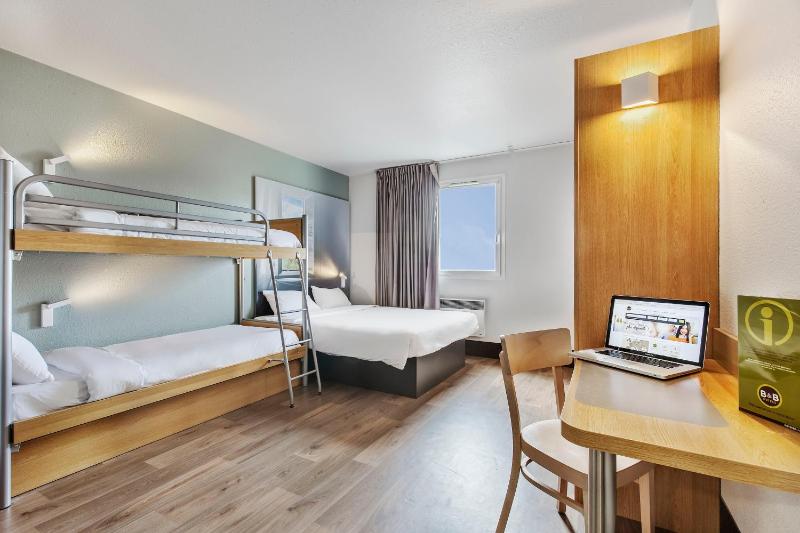Quadruple Room - Non-Smoking image 3