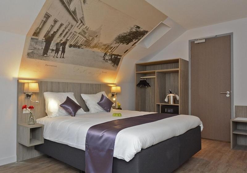 Deluxe King Room image 3