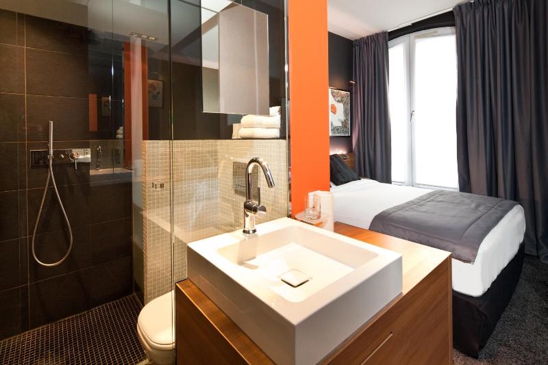Two Adjacent Classic Rooms image 2
