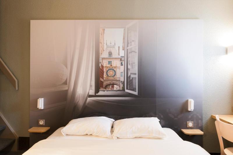 Quadruple Room image 4