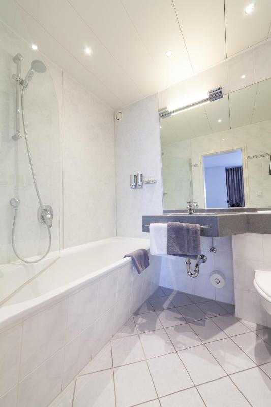 Double Room image 3