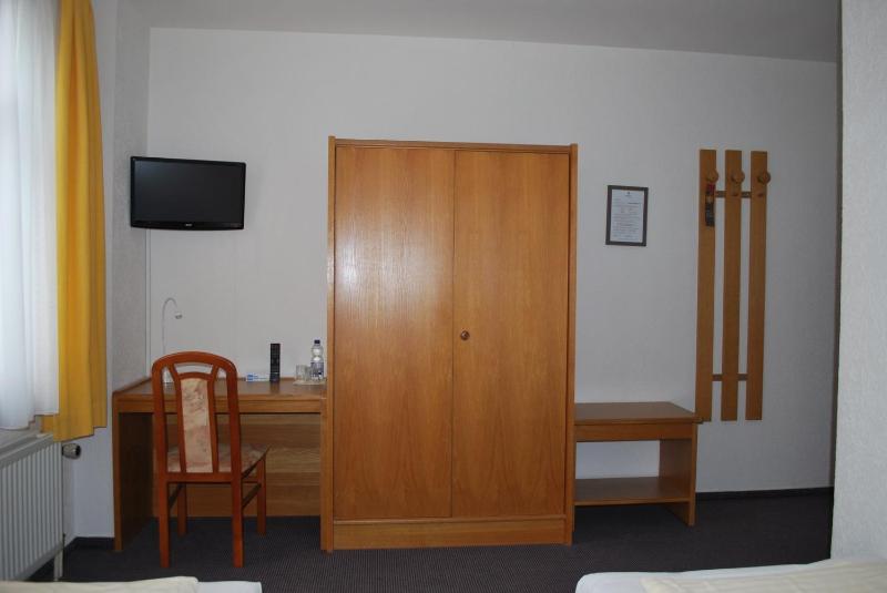 Double Room image 3