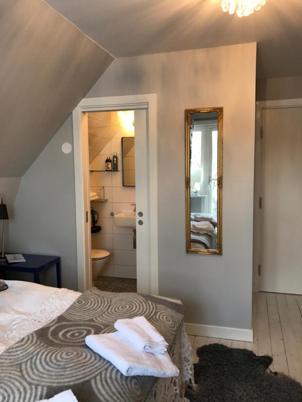 Standard Twin Room image 2