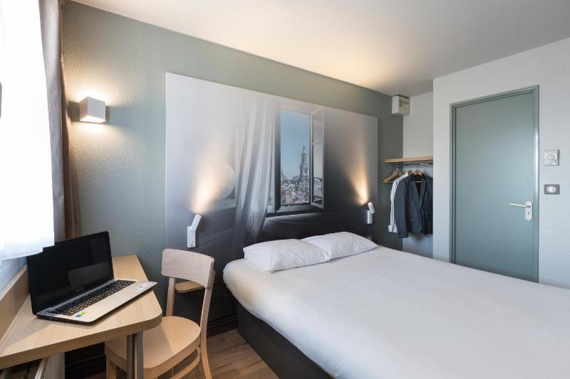 Double Room image 3