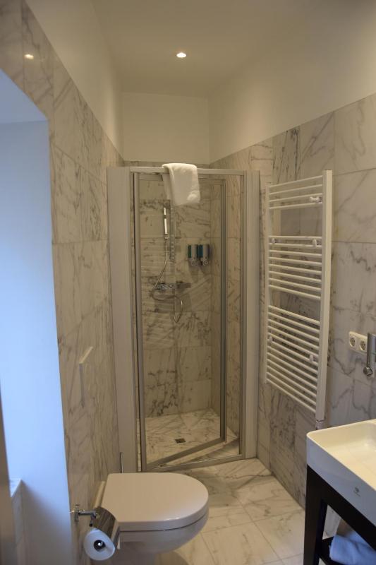Small Double Room image 3