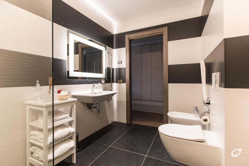 Superior Double or Twin Room with Garden View image 4