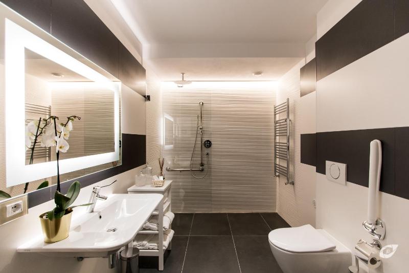 Superior Double or Twin Room with Garden View image 3