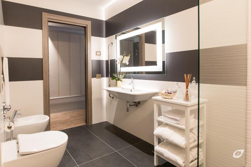 Superior Double or Twin Room with Garden View image 2