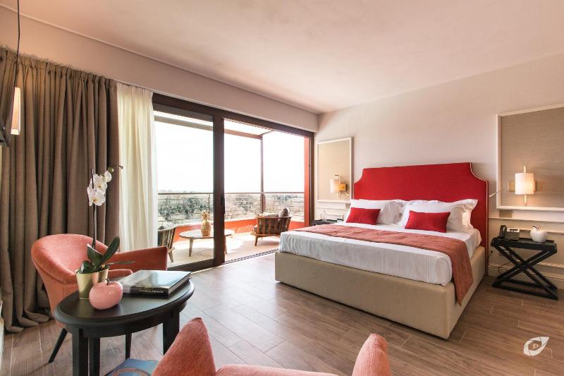 Double Room with Balcony image 1