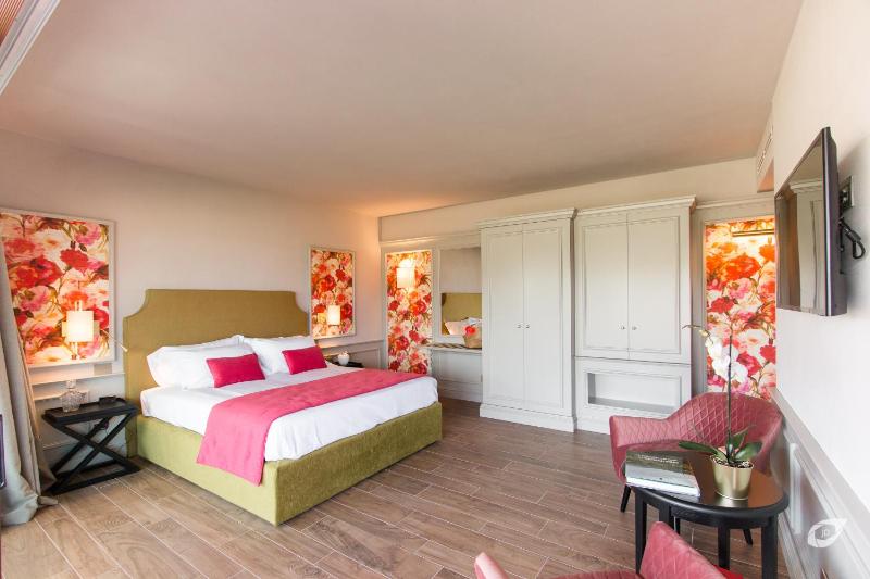 King Room image 1