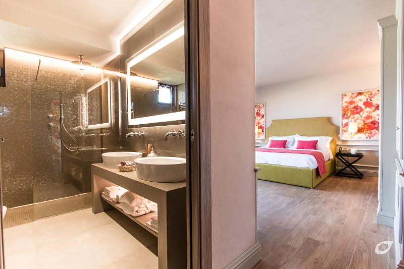 King Room image 3