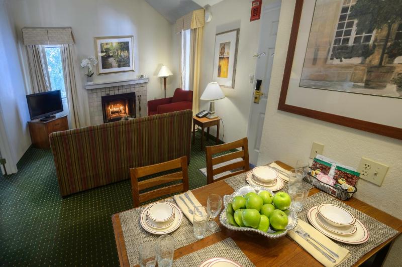 Two-Bedroom Loft Suite image 4