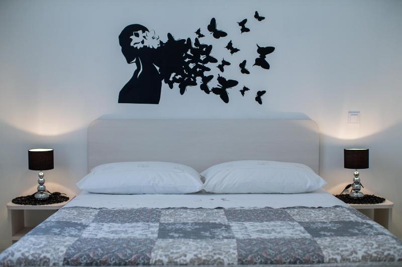 One Bedroom Apartment with Sea View image 2