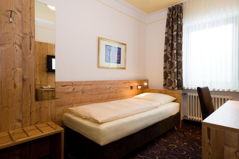 Economy Single Room image 4