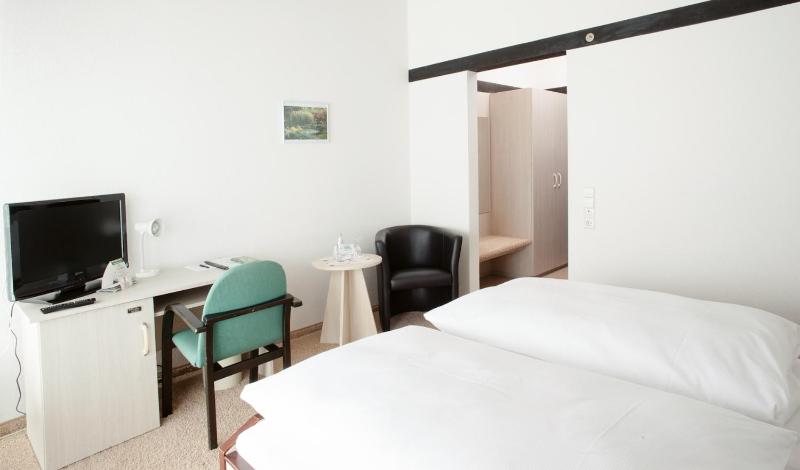 Double Room image 3