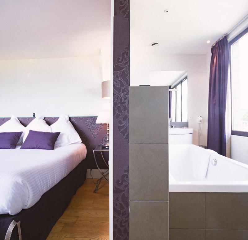 Executive Queen Room image 4