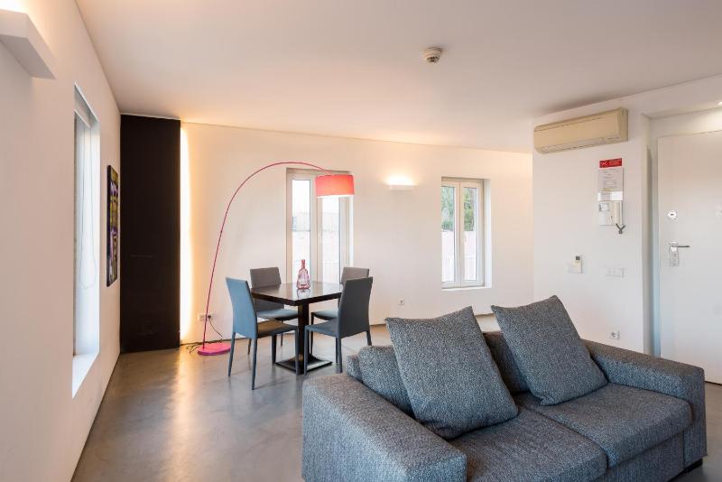 Apartments Pateo - Lisbon Lounge Suites - image 11