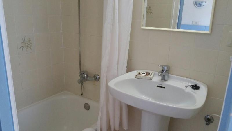 Twin Room image 1