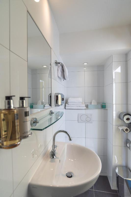 Double Room with Canal View image 4