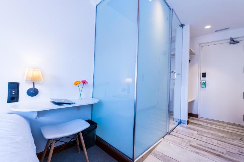 Budget Double Room image 3