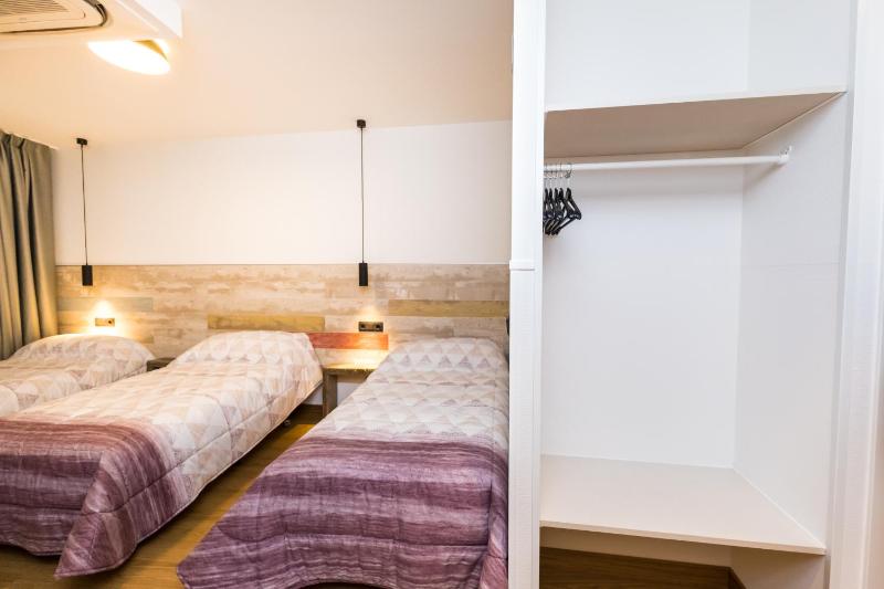 Triple Room with Private Bathroom image 4