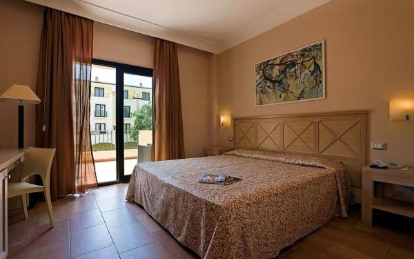 Classic Double or Twin Room image 3