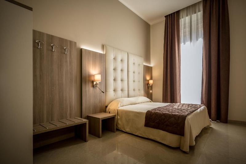 Superior Triple Room image 3