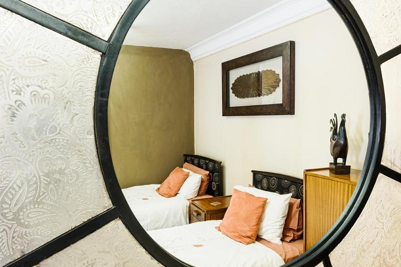 Glenda's Guest Suites - image 11