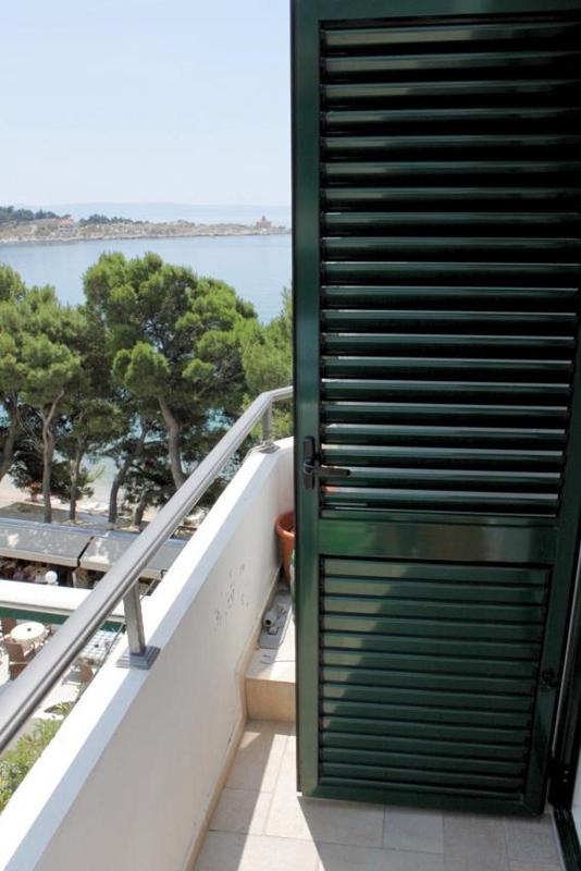 Two-Bedroom Apartment with Terrace and Sea View image 1