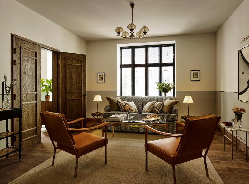 Sanders Suite image 4