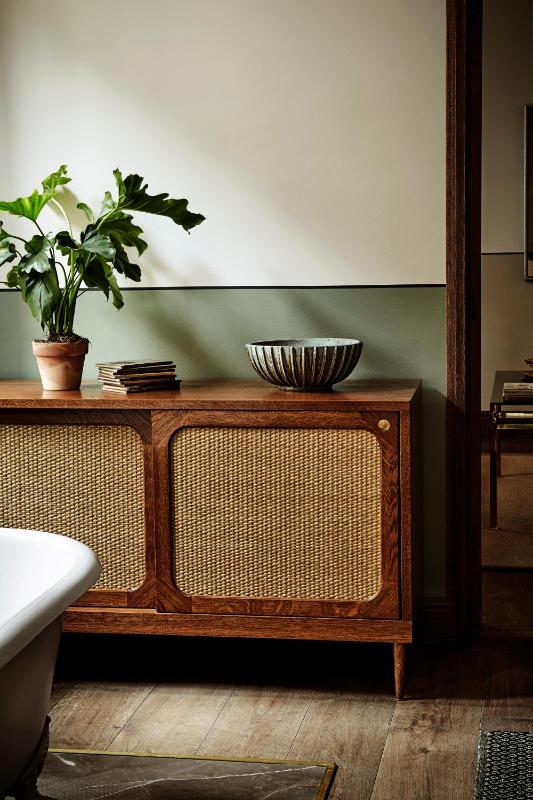 Sanders Suite image 3