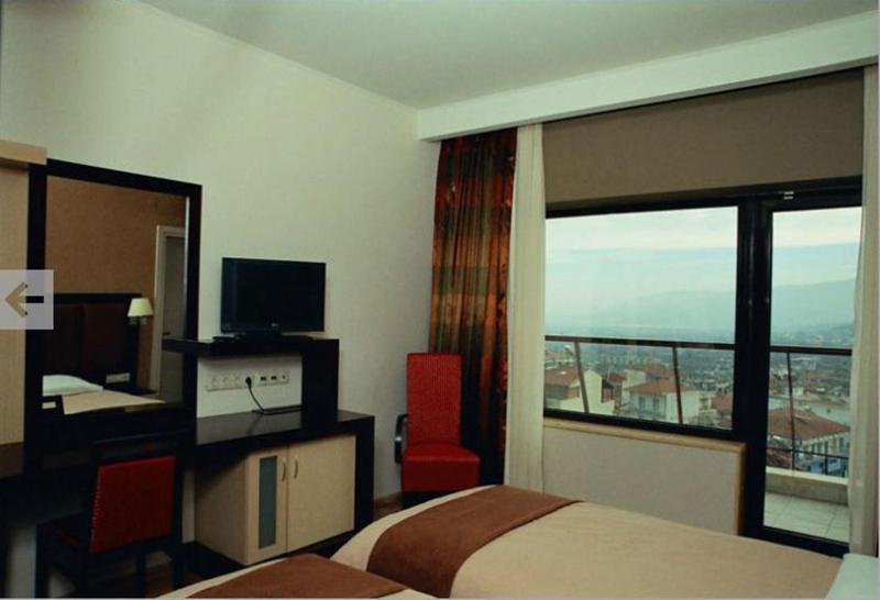 Twin Room image 3
