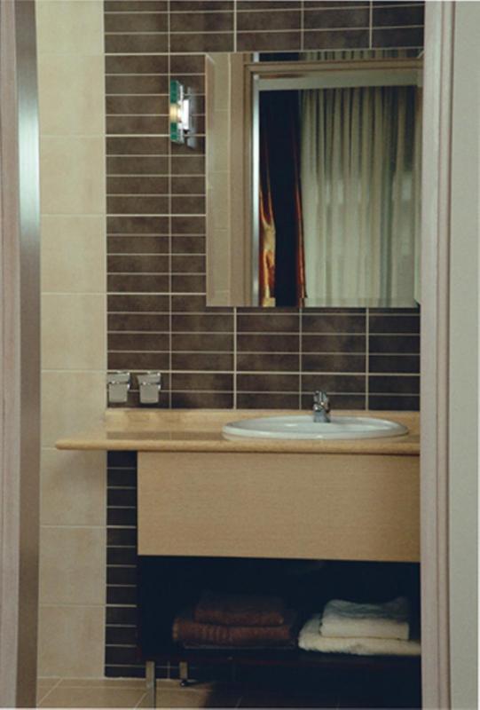 Twin Room image 2