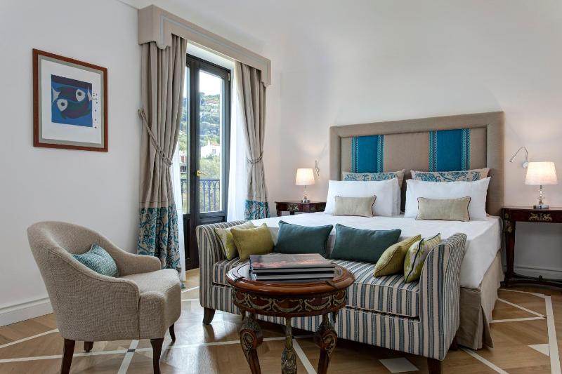 Superior Double or Twin Room with Garden View and Balcony image 4