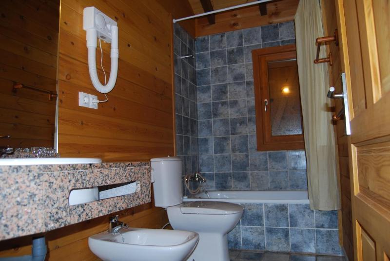 Cottage with Garden View image 4