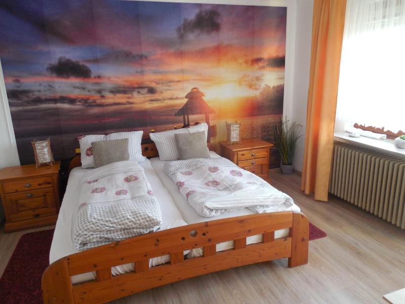 Double Room with Balcony image 4