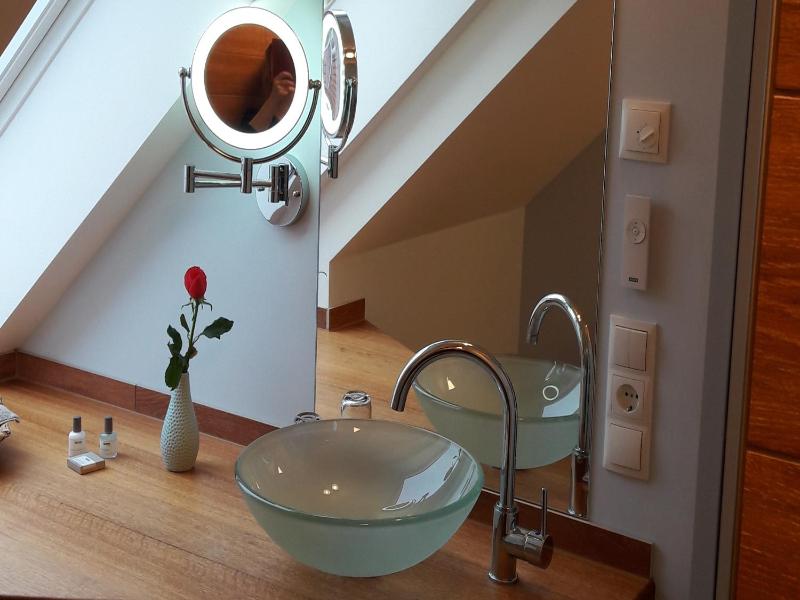 Double Room image 3