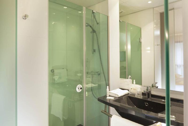 Twin Room image 2