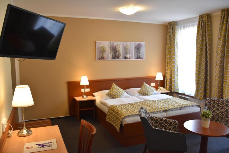 Aparthotel Austria Suites - image 15