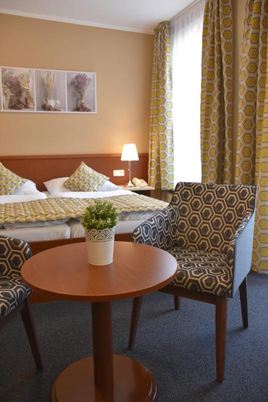 One-Bedroom Suite image 2