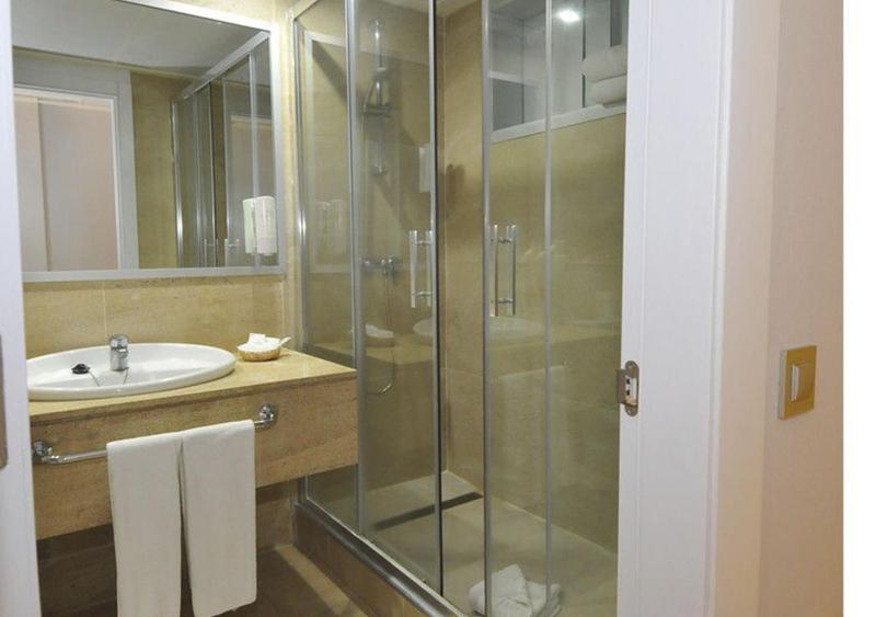 Premium Family Room (2 Adults + 1 Child) image 1