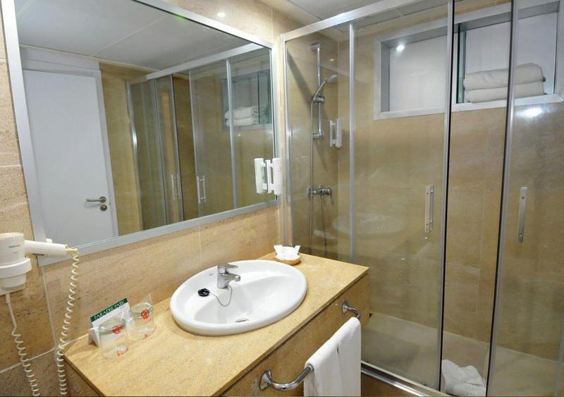 Premium Family Room (2 Adults + 1 Child) image 3