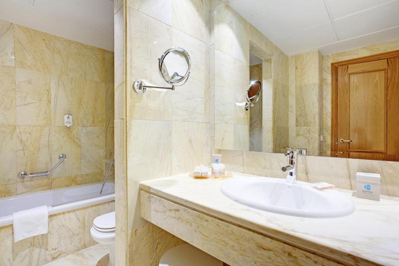 Premium Suite (2 Adults + 1 Child) image 2
