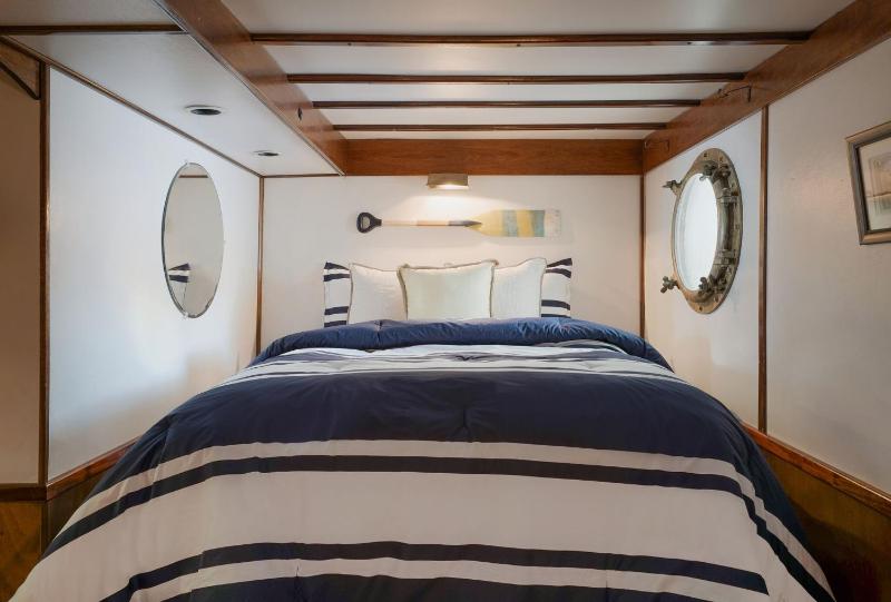 Cabin on Boat with River View image 2